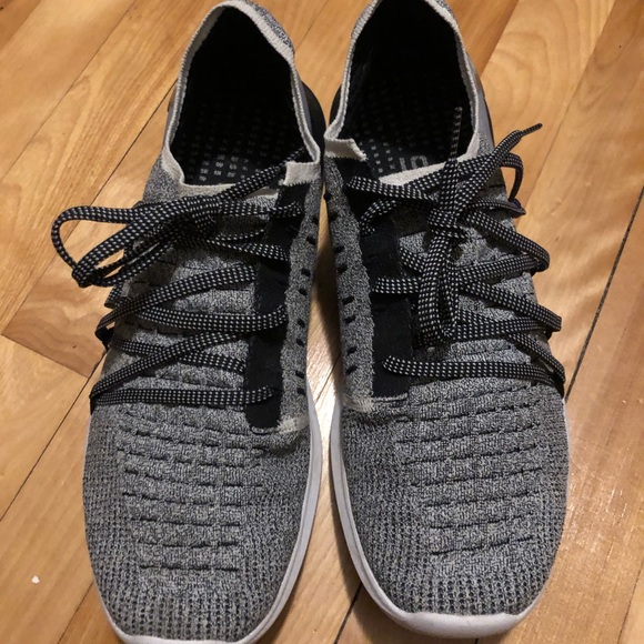 Under Armour Shoes US12 - Picture 2 of 5